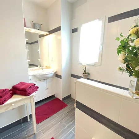 Avec Sa Salle De Bain Privee Attenante Et Wc Prive *